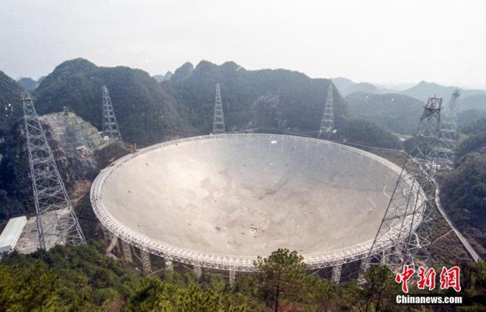 2月7日拍摄的500米口径球面射电望远镜(FAST)